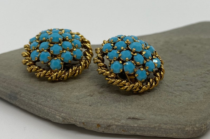Lovely gold colored vintage clip-on earrings with blue stones image 2