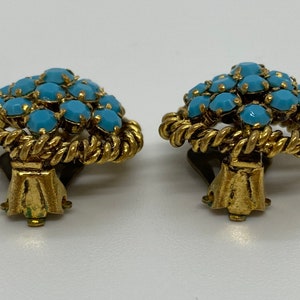 Lovely gold colored vintage clip-on earrings with blue stones image 3