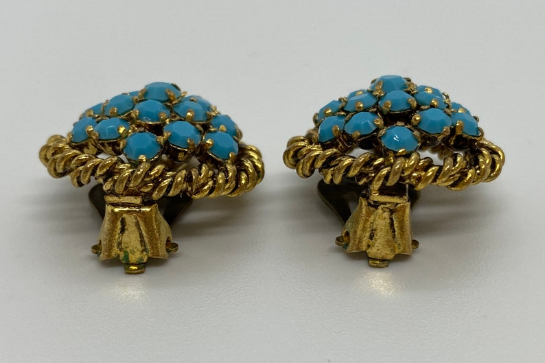 Lovely gold colored vintage clip-on earrings with blue stones image 3