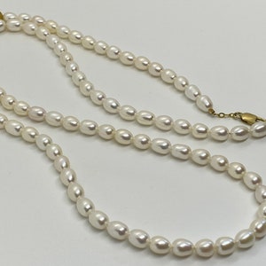 Elegant pearl necklace with white cultured pearls image 4