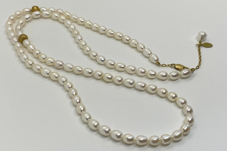 Elegant pearl necklace with white cultured pearls image 4