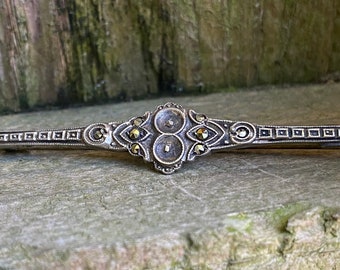 Cute antique silver brooch with 8 small stones