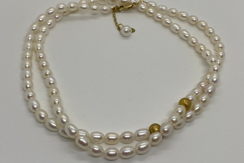 Elegant pearl necklace with white cultured pearls image 3