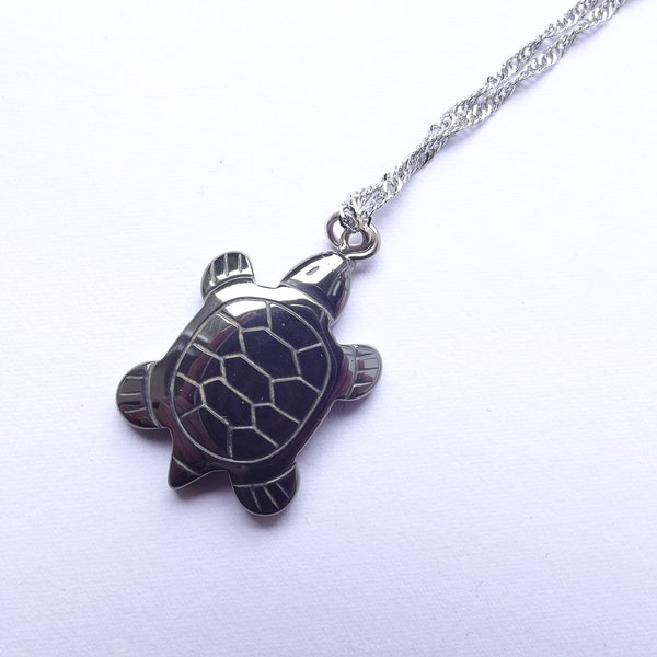 Collier Pendentif hématite naturelle tortue sculptée  TIA-91