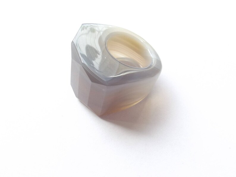Ring carved agate gray natural THAL-219