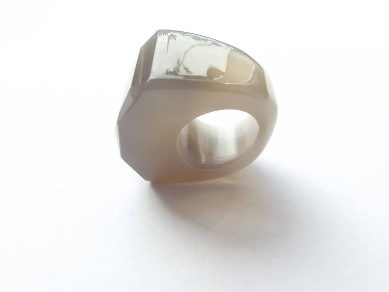 Ring carved agate gray natural THAL-219