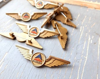 1 Vintage Delta Airline Pin JR Pilot, retro flight attendant badge,  Gold wings, flying, costume uniform, lapel brooch, plastic