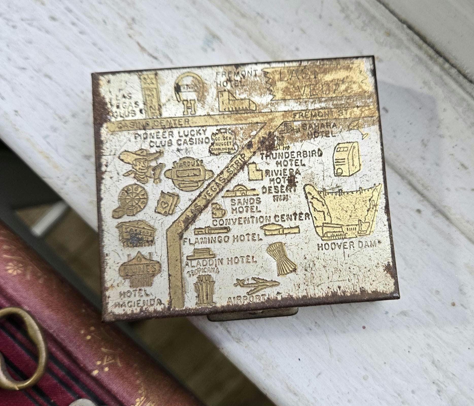 vintage Las Vegas Strip collector souvenier, petty change case for coins holder, small money box clip, metal container, Hotel Casinos, Dam