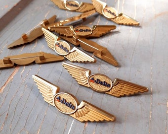 1 Vintage Delta Airline Pin JR Pilot, retro flight attendant badge, Gold wings, flying, costume uniform, lapel brooch, oval