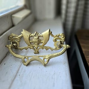 Antique Victorian Brass Drawer Bail Handle dresser Pull, Ornate Gold-Toned restoration Hardware, pineapple Hollywood Regency furniture decor