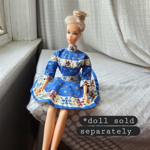 Vintage 1970s Mod clothes Outfit #8681 for barbie, Blue Floral Prairie Dress 2 Piece Set 70s retro folk style clothing, top & matching skirt
