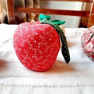 VINTAGE Apple Pin Cushion, cloth soft Pincushion, Fabric Tiny Floral Print Cotton, with Green felt leaf, country Farmhouse decor, Teacher