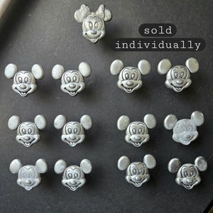 1 pomello vintage Disney Topolino, maniglia per mobile, Minnie, pomello in metallo - Pomello per cassetto Disney da collezione, alcuni presentano segni di usura dovuti al tempo, stanza da collezione anni &#39;60