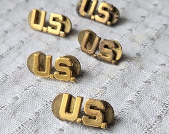 1 Vintage U.S. Military Collar Insignia Pin, Lapel uniform badge, Aged gold brass Letters, small 1"