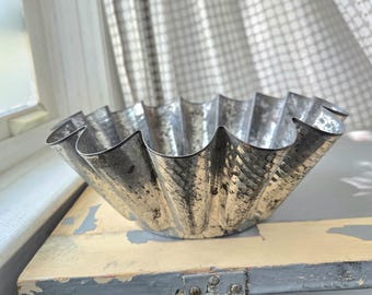 Antique French Tin Fluted Mold - 9" Vintage Flower-Shaped Baking Pan with "FRANCE" Mark, Cottagecore Kitchen Patina Decor Early 1900s
