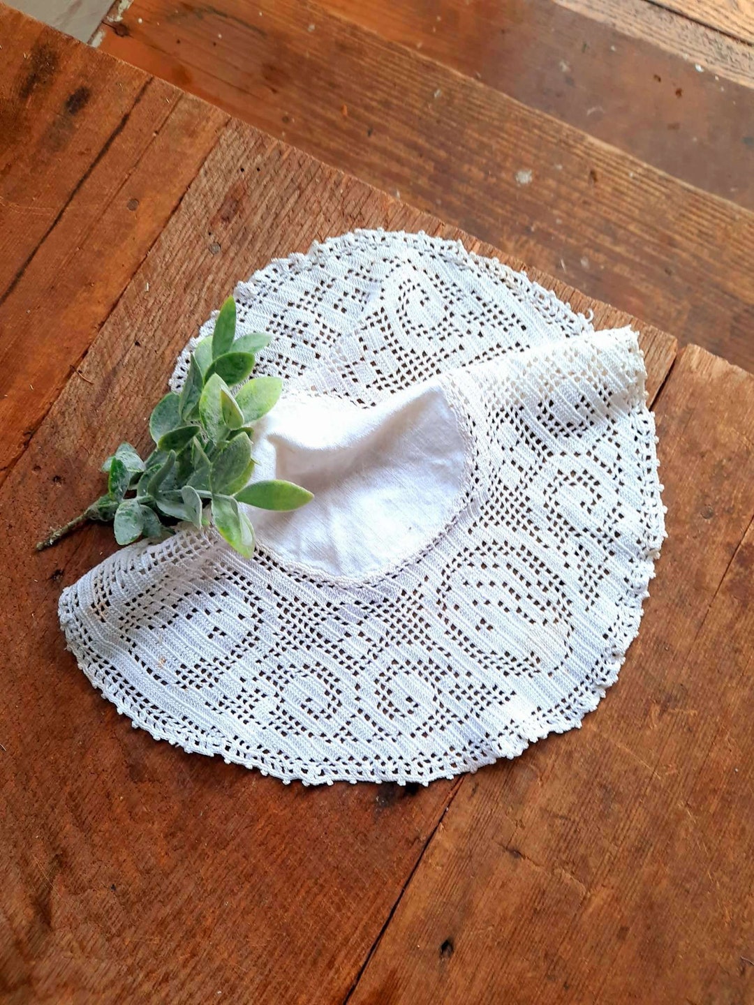 Small Vintage Doily Crochet for Table Farmhouse, Mini Christmas Tree
