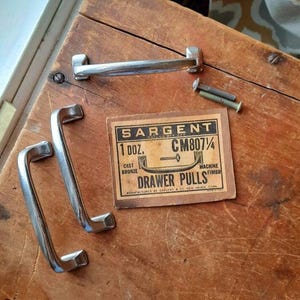 1 Vintage Metal Cast Pull Silver, 3.5" centers, bathroom / office cabinet handle, machine finish, Sargent & Co Retro Style Furniture, NOS