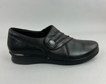 Clarks Flat Shoes Size UK6 Wide Black Leather Slip On Loafer Dress Soft Cushion