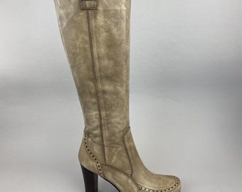 Botines de vestir estilo bohemio retro con cremallera hasta la rodilla de cuero beige de Janet & Janet, talla 5