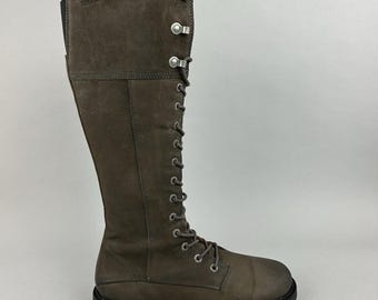 Hoge tienpunts leren victoriaanse legerveterschoenen met veters en veters EU36 UK3