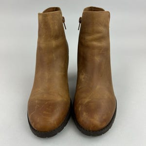 Botas Clarks talla UK7 Verona Trish, botín de tacón de bloque de piel color marrón oscuro. imagen 2