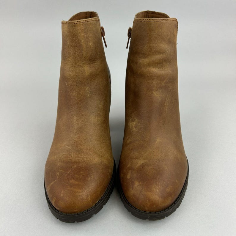 Botas Clarks talla UK7 Verona Trish, botín de tacón de bloque de piel color marrón oscuro. imagen 2