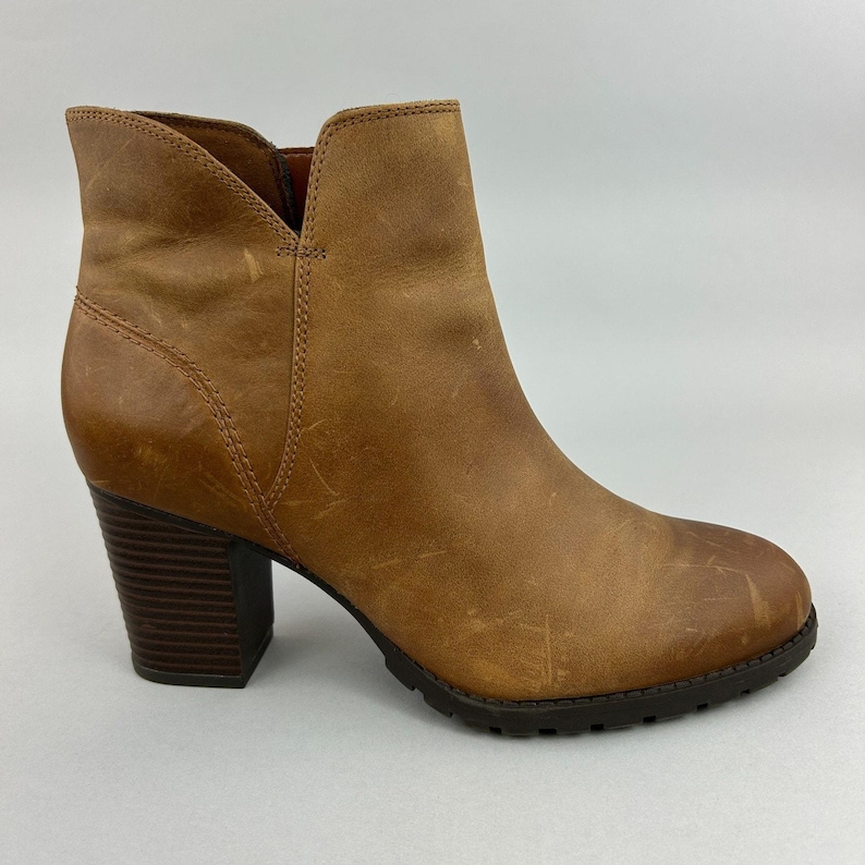 Botas Clarks talla UK7 Verona Trish, botín de tacón de bloque de piel color marrón oscuro. imagen 1