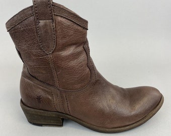 Frye Carson 77031 bruine enkel pull op Boho Hippie Festival Cowboy Western Bootie Boots US6.5 B UK4