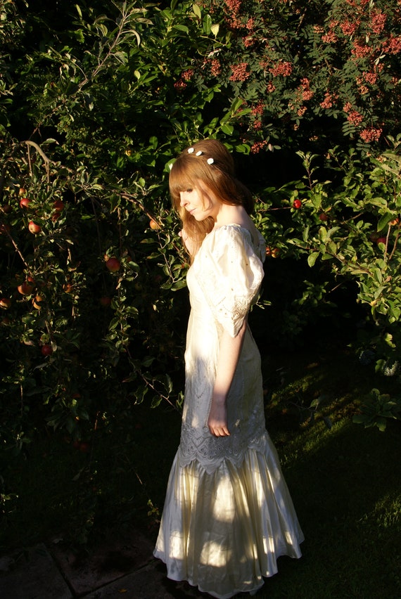 Vintage 70's Ivory Wedding Dress Mermaid Embroide… - image 4