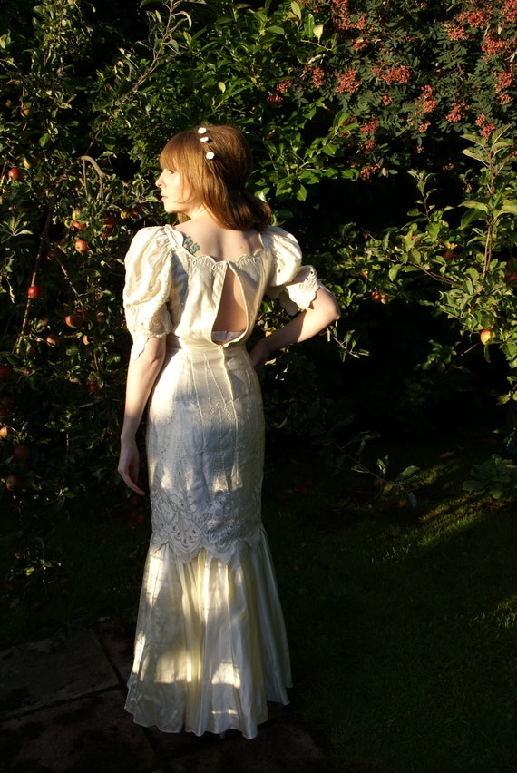 Vintage 70's Ivory Wedding Dress Mermaid Embroide… - image 7