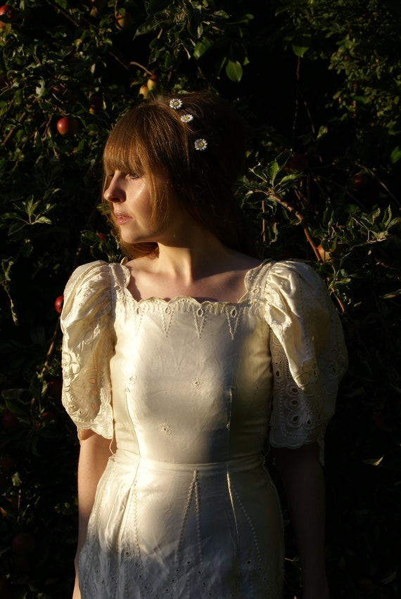 Vintage 70's Ivory Wedding Dress Mermaid Embroide… - image 10