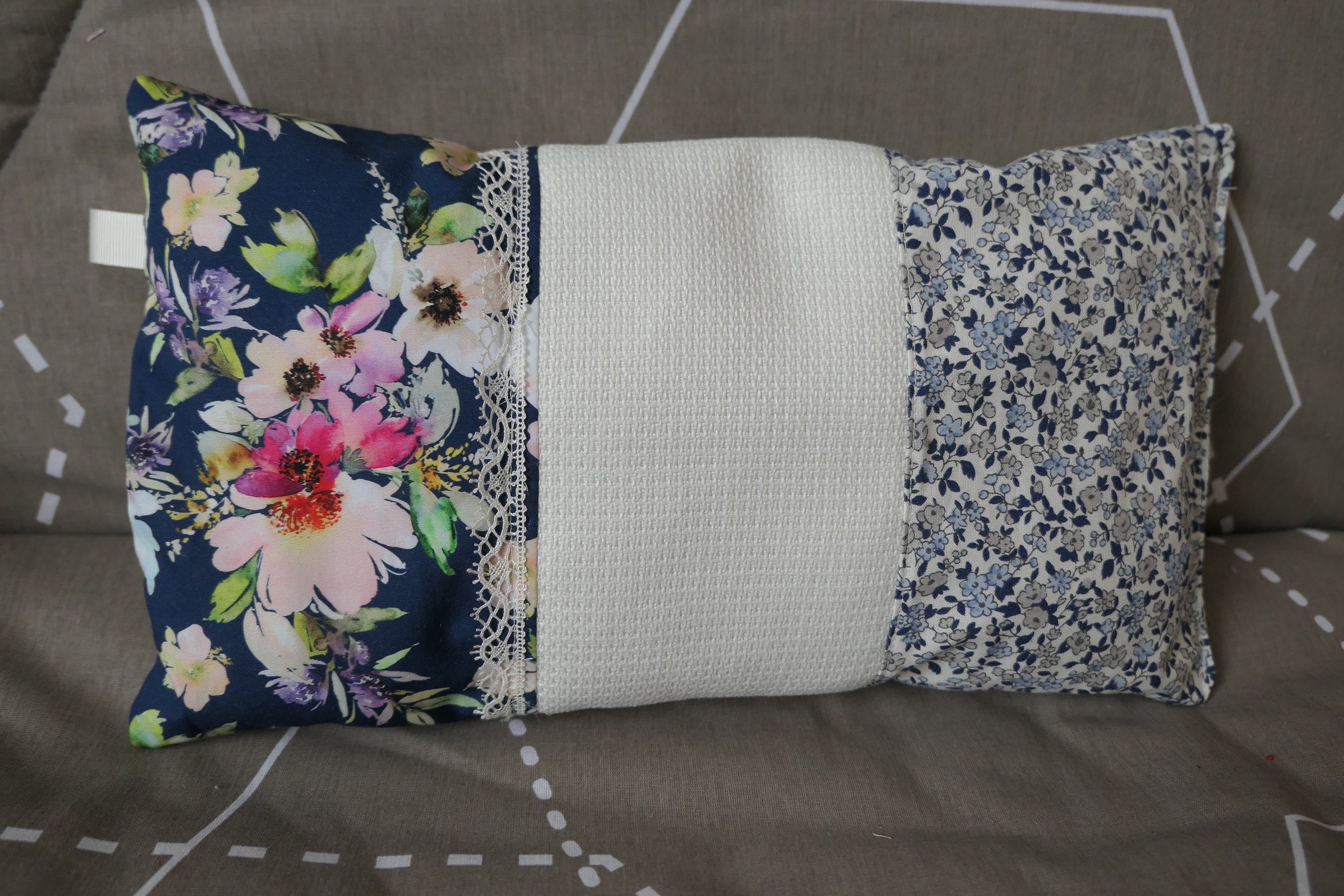 Coussin Déco/Tissu Ameublement/Coton Fleuri/Rembourrage Polyester Anti Acariens