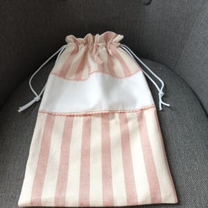 Sac Pochette  lingerie /Toile coton rayé rose et blanc/Doublure piqué  de coton blanc/Fermeture double coulisse