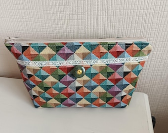 Bolsa em tecido estilo jacquard, forrada e com zíper