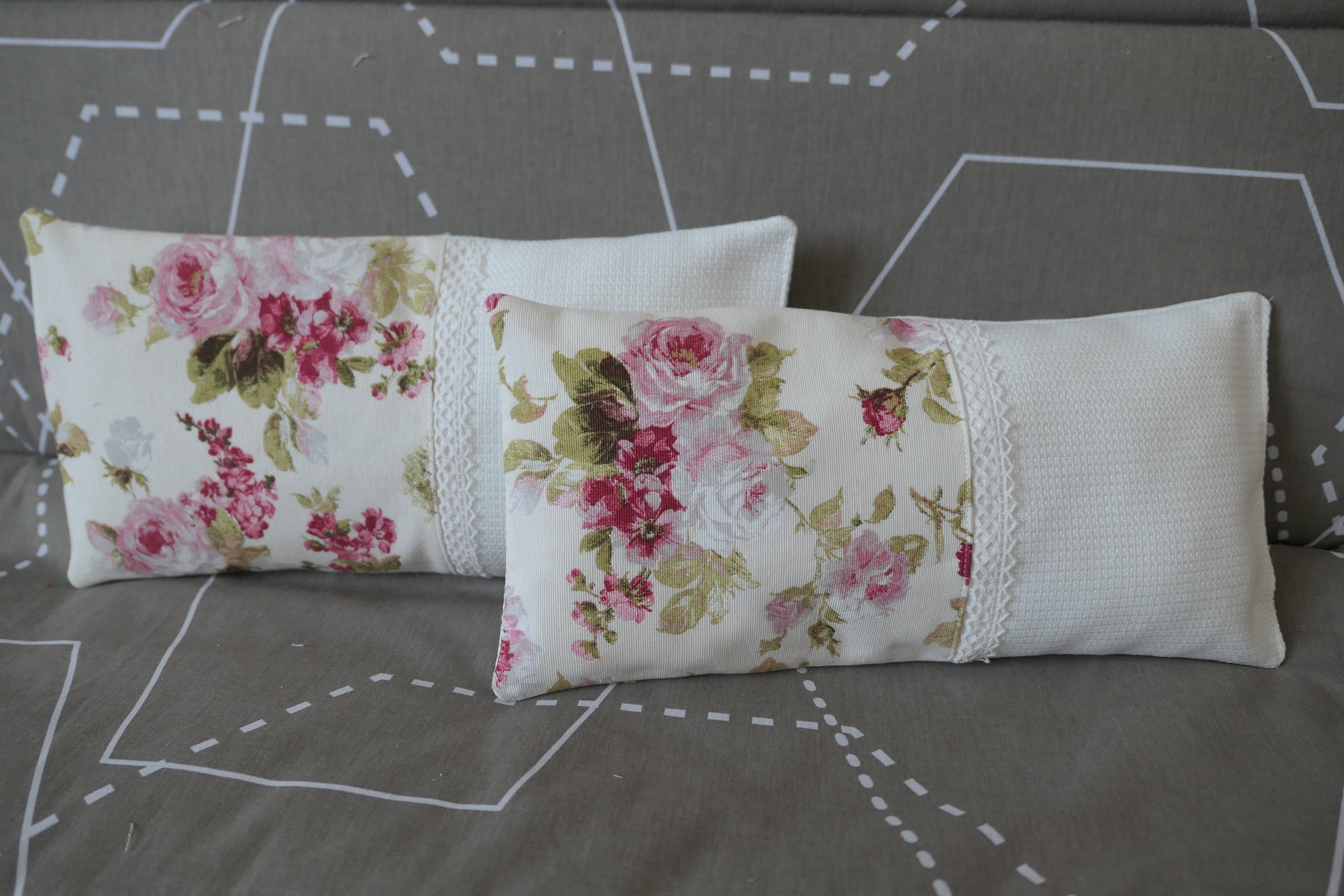 Duo Petits Coussins Aux Roses/Tissu Ameublement/Remplissage Fibres Polyester
