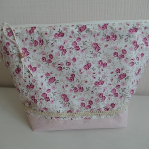 Grande trousse de toilette/Style shabby/Coton imprimé petites roses/Doublure coton enduit rose pailleté/fermeture zip