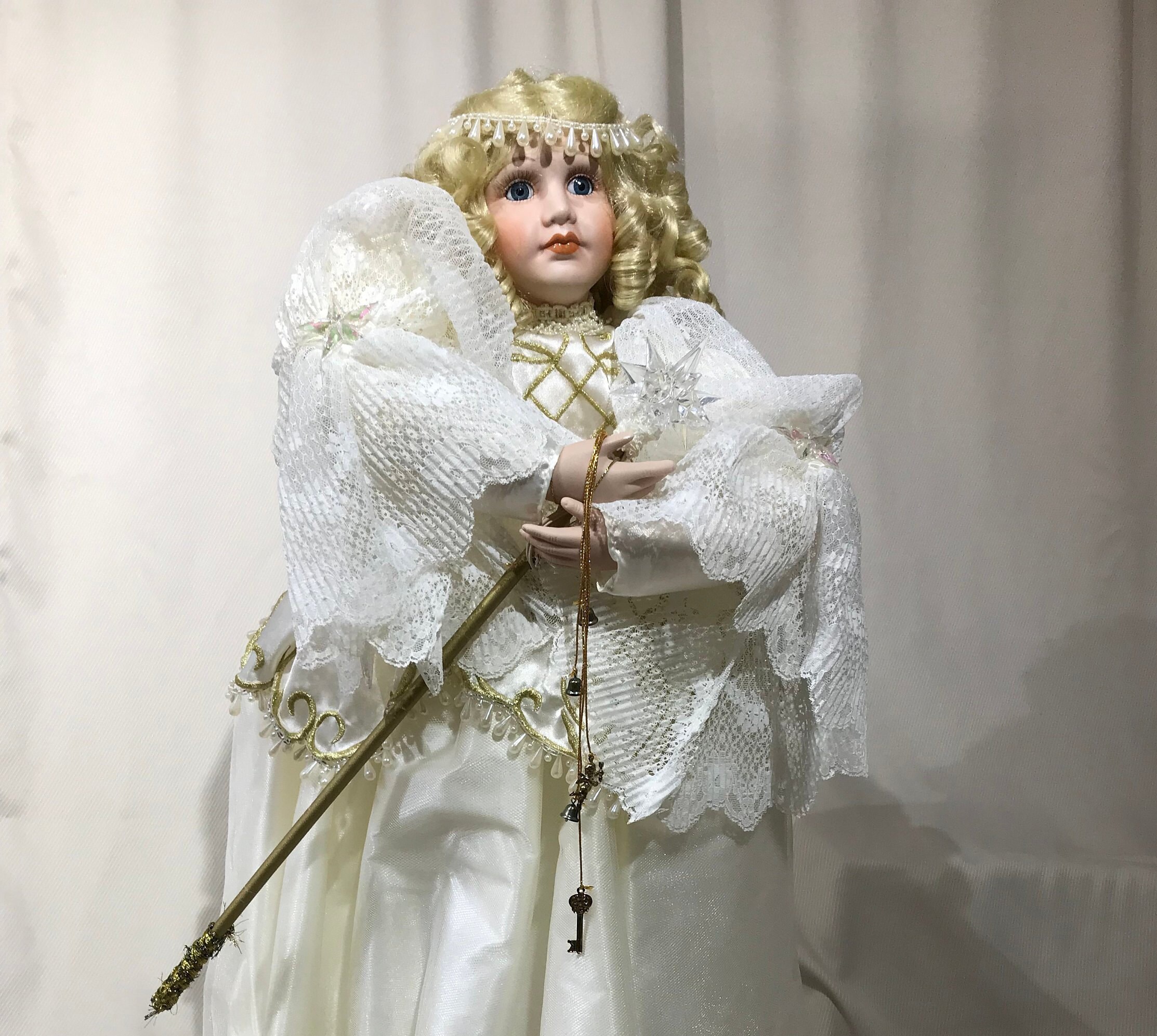 Motionette ANIMATED LIGHTS Christmas Praying Christmas Angel Doll, Animated...