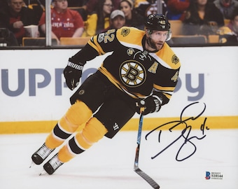 Foto autografiada de David Backes de 8 x 10 - Boston Bruins - Certificado por Beckett COA