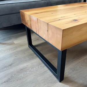 Handcrafted Reclaimed Barn Beam Coffee Table, Metal Legs, Ideal for Man Cave immagine 13