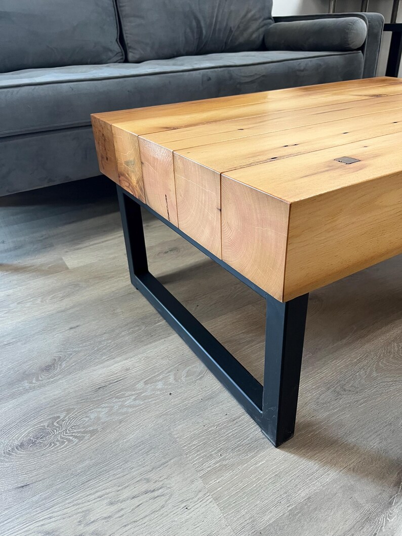 Handcrafted Reclaimed Barn Beam Coffee Table, Metal Legs, Ideal for Man Cave immagine 13