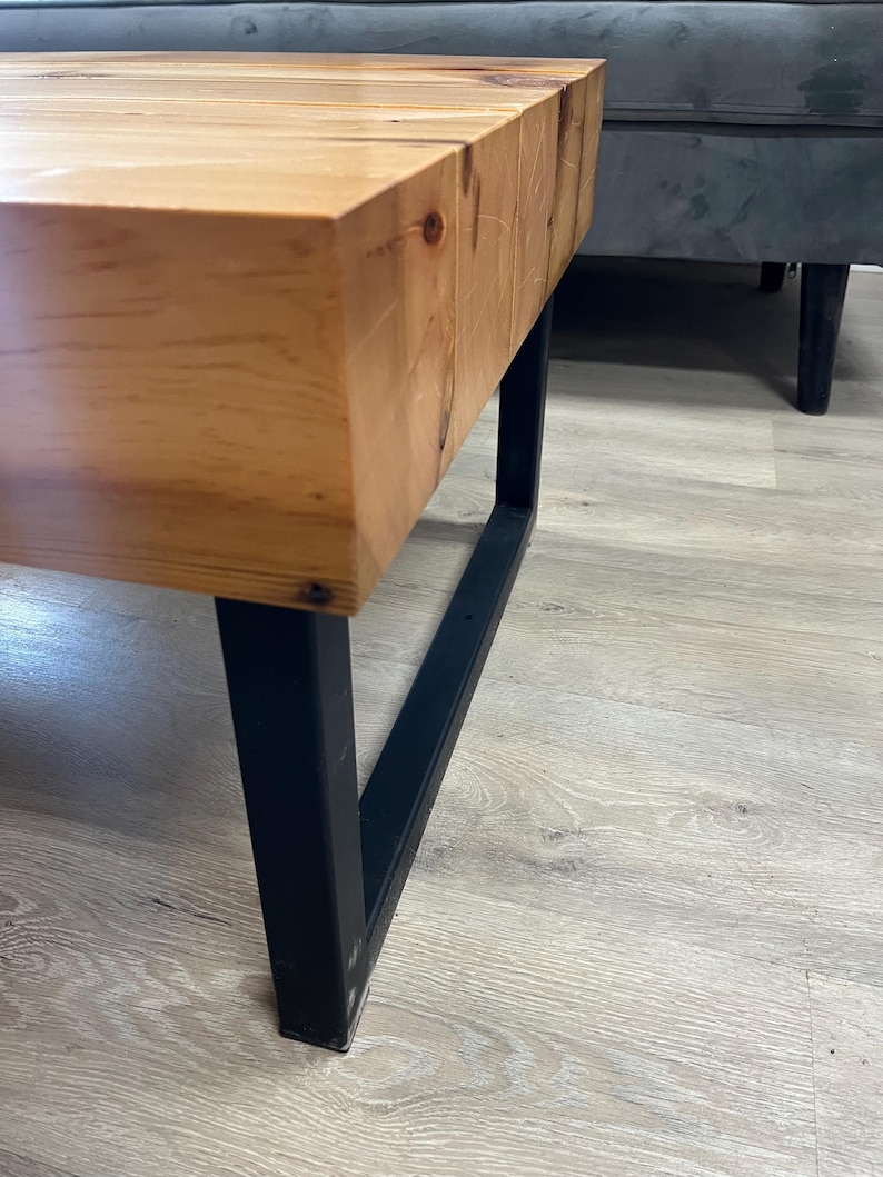 Handcrafted Reclaimed Barn Beam Coffee Table, Metal Legs, Ideal for Man Cave immagine 11