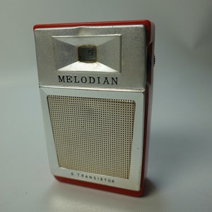 Vintage Melodian Transister Solid State 1960&#39;s Radio  9 volt Battery with Leather case snap closure