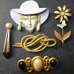 Lot of 5 Vintage Unbranded Brooches in Very Good Condition