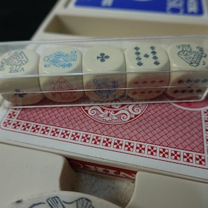 COMOYS OF LONDRES Caixa de cribbage falso Scrimshaw com cartas de jogar Piatnik Novo!