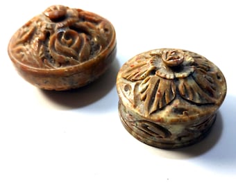 Cajas de baratijas de esteatita vintage, par, talladas a mano con motivos florales, cajas de recuerdos de la India.