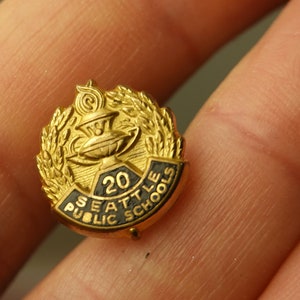 Vintage 10kt & Enameled Seattle Public School 25 Year Service Employee Lapel Pin