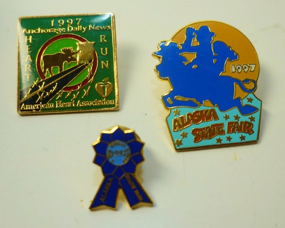 Lot of 4 Vintage Metal Enamel Alaska Lapel Pins, … - image 5