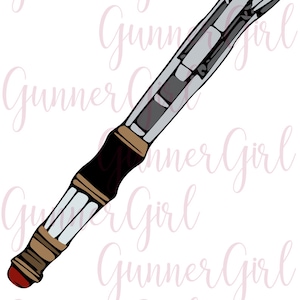 Peut inclure: Un tournevis sonique argenté et noir avec une lumière verte au sommet. Le tournevis est un accessoire de la série télévisée Doctor Who.