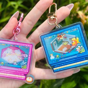 Webkinz Fan-Art Acryl-Schlüsselanhänger mit Schüttelanhänger | Schlüsselanhänger mit virtuellem Haustier | Nostalgisches Kidcore-Accessoire | Süßes Geschenk für Gamer [VORBESTELLUNG]
