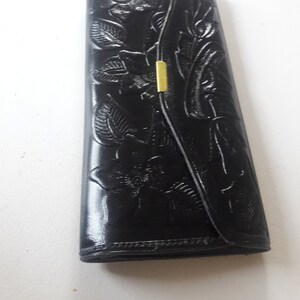 punzierte Leder SOUVENIR Vintage 70er Jahre handgefertigte schwarze Leder Geldbörse fast neuwertig Zustand